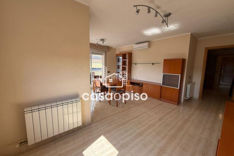 Piso amplio piso reformado en Can Roca. 3 dormitorios, 2 baños y terraza de 12 m. vistas espectaculares. ideal para tu familia. no lo d en Terrassa
