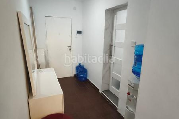 Piso  reformado en La Cogullada 3 dormitorios, 1 baño, todo exterior, cocina individual, con dos balcones uno de 6m y otro de 4m y en Terrassa