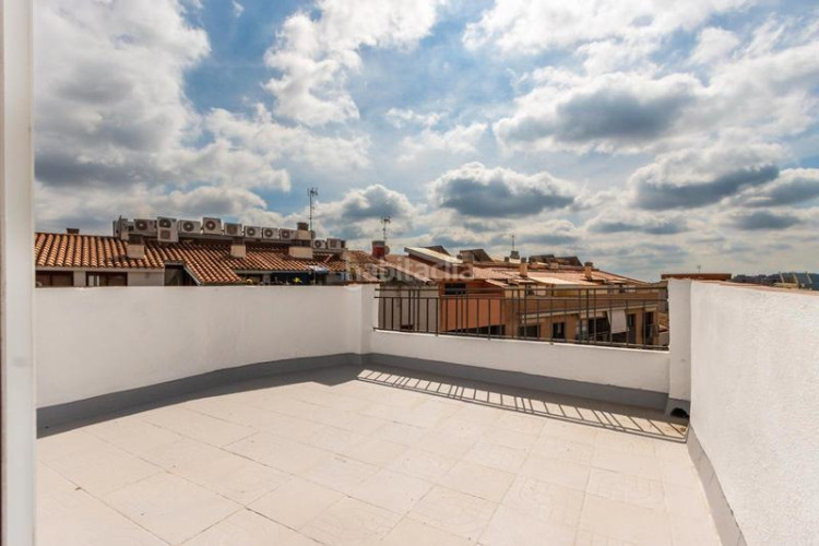 Dúplex vivienda tipo dúplex de 4 habs. con terraza. zona Segle XX. en Terrassa