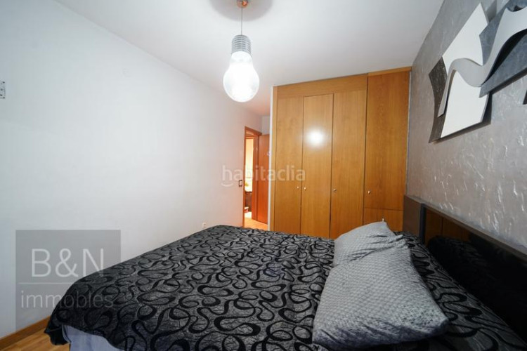 Dúplex tu hogar con alma espacio, confort, tres salidas al exterior y zona comunitaria con piscina y plaza de parking en Terrassa