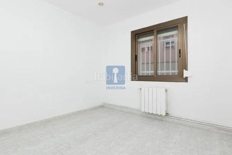 Piso inmueble ilegalmente okupado situado en la calle azorin 4, bajos 1, , barcelona en Terrassa