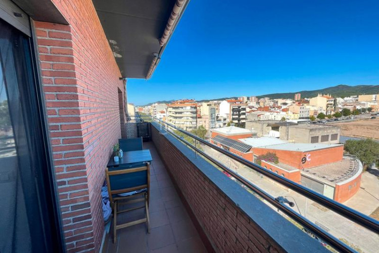 Dúplex zona de Sant Pere Nord. dúplex de 3habs. + estudio + 3lav. + terraza + balcón en Terrassa
