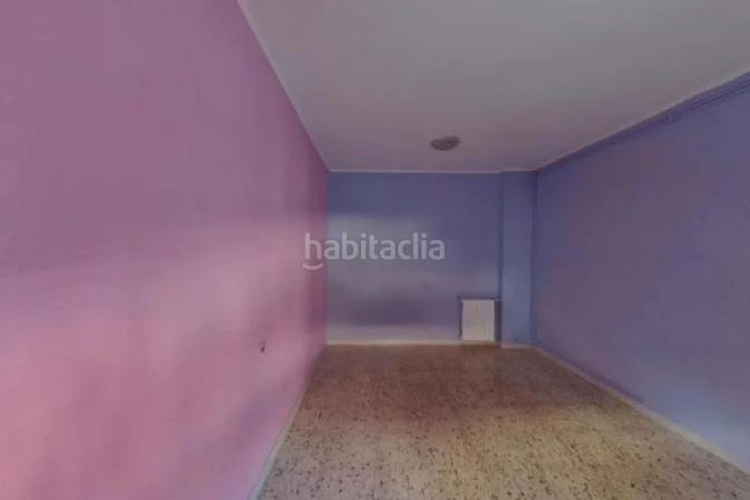 Piso (barcelona). "okupado" (no se puede visitar ni hipotecar). en Terrassa
