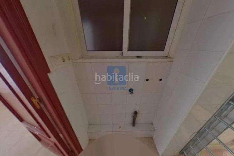 Piso inmueble ilegalmente okupado situado en la calle del renaixement 3, 12, , barcelona en Terrassa