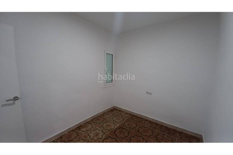 Piso  en la calle olot en Les Arenes - La Grípia - Can Montllor Terrassa