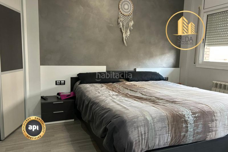 Piso amplio piso familiar con suite, balcones y parking en zona residencial tranquila en Terrassa