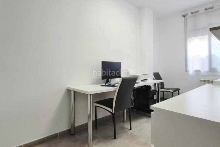 Planta baja  seminueva de 3 hab con patio de 60 m2 en rambla francesc macia en Terrassa