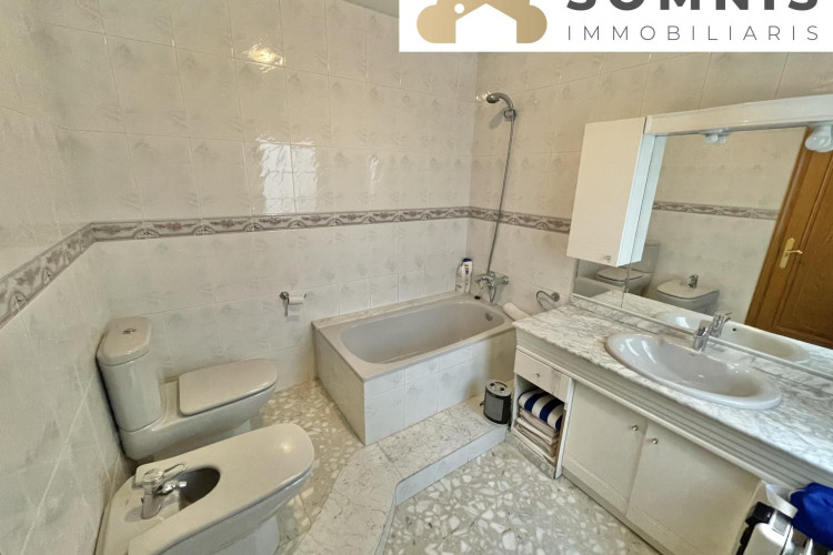 Les Arenes - La Gru00EDpia  Can Montllor