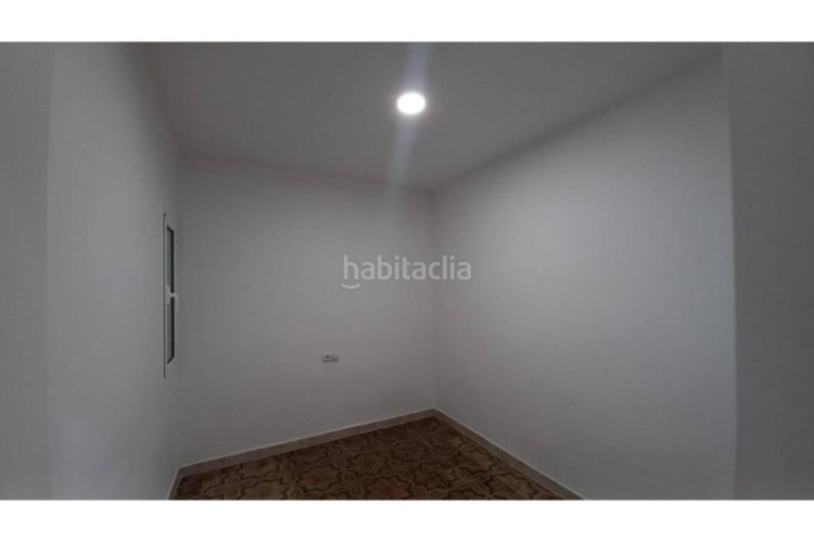 Piso  en la calle olot en Les Arenes - La Grípia - Can Montllor Terrassa