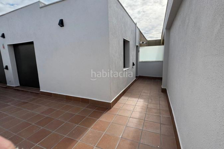 Dúplex en carrer de miquel vives 5 exclusivo duplex: salón-comedor, cocina, 4 habitaciones, 3 baños, terraza, pk y trastero en Terrassa
