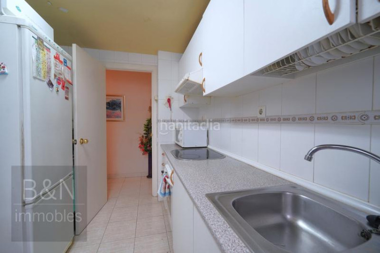 Piso un hogar de tres habitaciones, balcón, plaza de parking y trastero en Terrassa