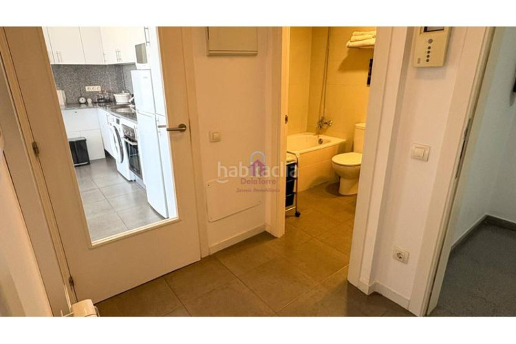 Piso  en venta con balcón a pie de comedor, parking y trastero, listo para entrar a vivir! en Terrassa