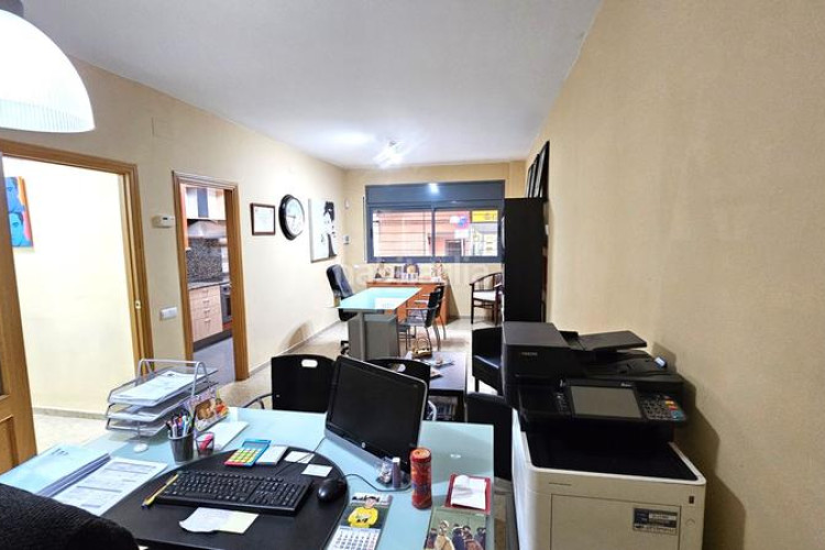 Planta baja en carrer de ricardo caro 31 exclusiva vivienda seminueva con parquing en Terrassa