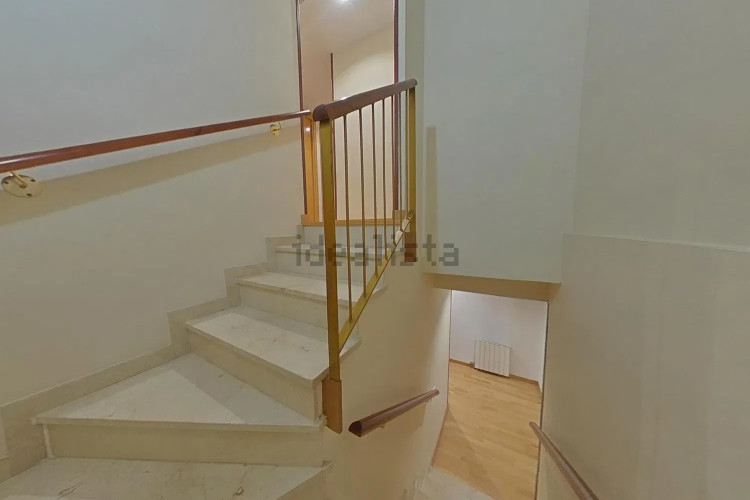 ESPECTACULAR DÚPLEX DE 4DORMITORIOS+3BAÑOS +BALCON+TERRAZA + PARKING (17M).