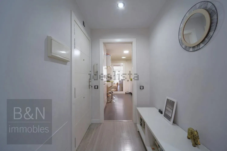 Una vivienda reformada con encanto, dos balcones y plaza de parking