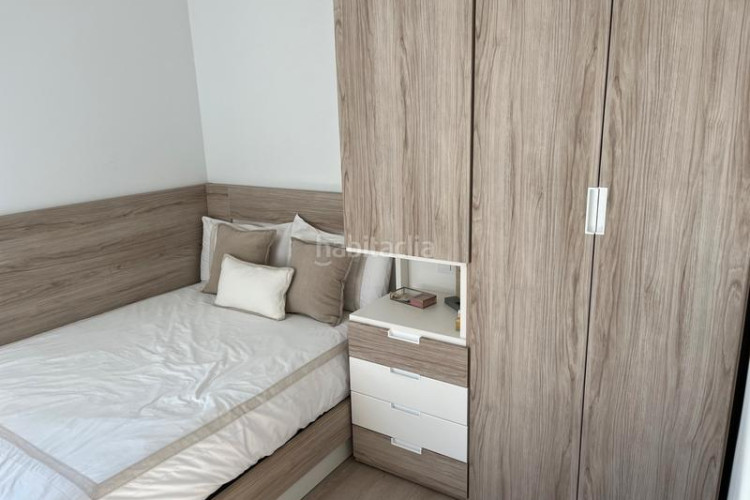 Piso en carrer de topete 52 precioso piso muy luminoso en inmejorable ubicación: consta de un salón-comedor, cocina, 3 habitaciones, baño, aseo, balcón y tra. en Terrassa