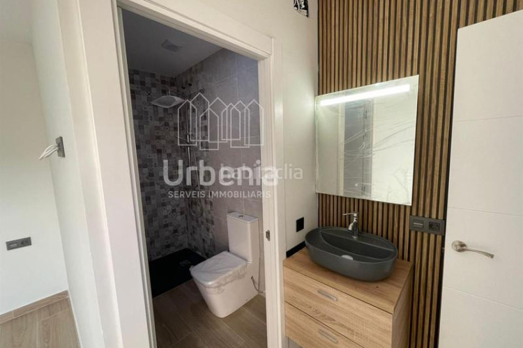 Piso  en venta en Ca n'Aurell Terrassa