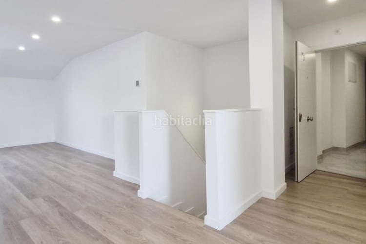 Dúplex duplex invertit obra nova de 160 m2 4 hab dobles i 4 terrasses al carrer transversal en Terrassa