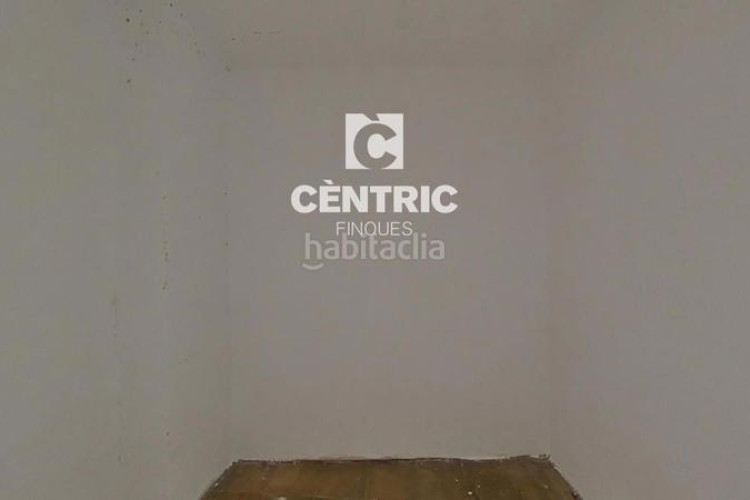 Piso oportunidad inversión. piso grande con 4 habitaciones perfecto para familias numerosas! en Terrassa