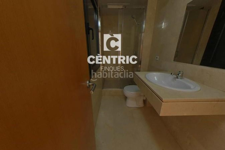 Dúplex piso reformado con 3 habitaciones y alquiler activo inversión con recorrido! en Terrassa