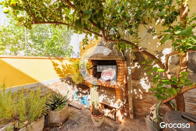 Casa independiente en calle de la Pineda