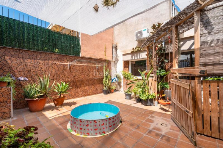 Casa adosada zona de torresana. casa adosada de 3habs. + 1lav. + patio + terraza en Terrassa
