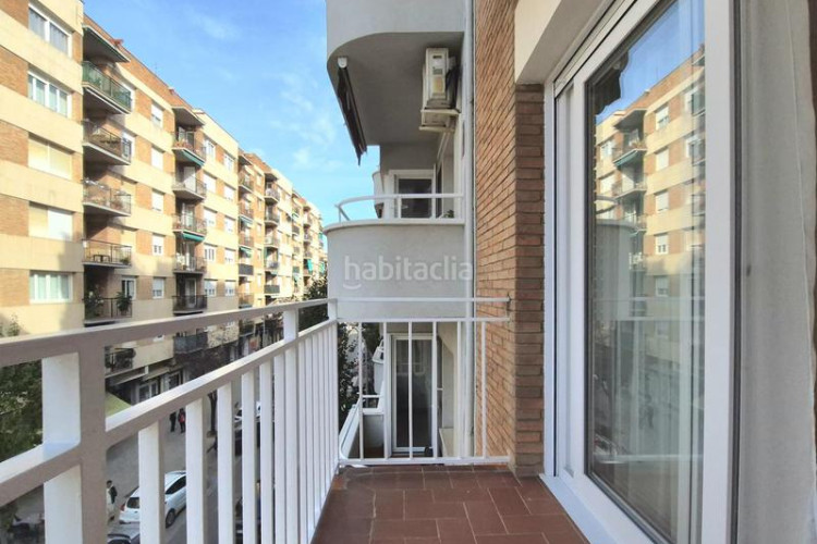 Piso de 4 hab reformat a estrenar al carrer prat de la riba tocant jacquard en Terrassa