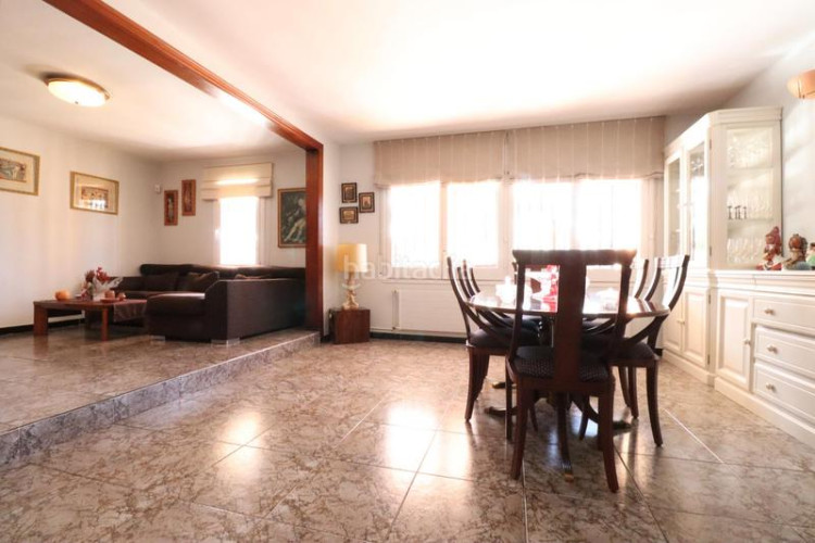 Casa única e impresionante finca a 4 vientos con piscina y jardin en Terrassa