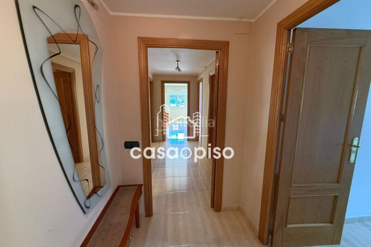Piso amplio piso reformado en Can Roca. 3 dormitorios, 2 baños y terraza de 12 m. vistas espectaculares. ideal para tu familia. no lo d en Terrassa