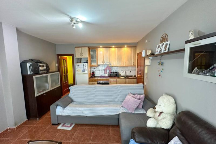 Piso  en venta luminoso, bien ubicado y listo para entrar a vivir! en Terrassa