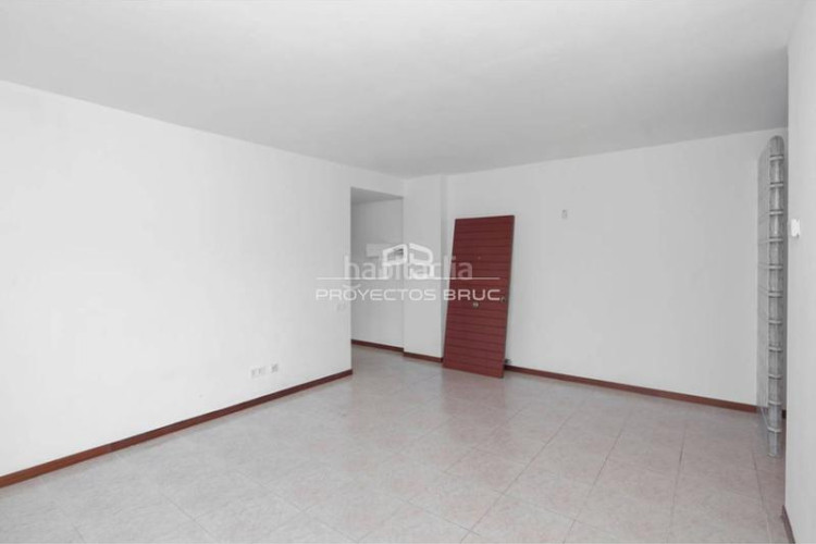 Piso  de 3 dormitorios en venta infórmese en Terrassa