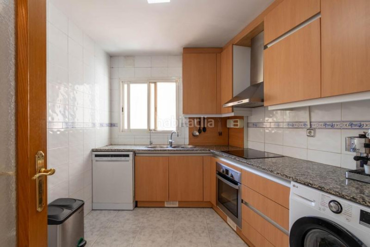 Ático dúplex en el centro, a tocar parc vallparadis. 3 habitaciones y estudio. amplia terraza. en Terrassa
