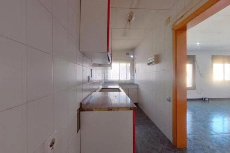 Piso errassa (barcelona). "okupado" (no se puede visitar ni hipotecar). en Terrassa