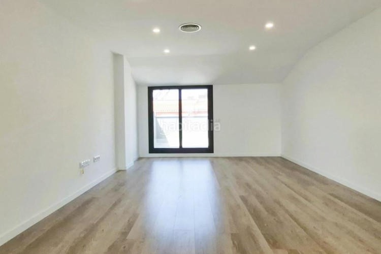 Dúplex duplex invertit obra nova de 160 m2 4 hab dobles i 4 terrasses al carrer transversal en Terrassa