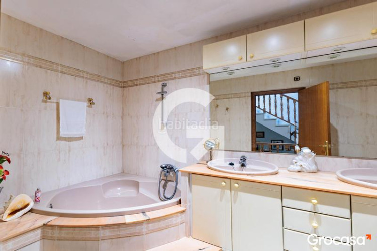 Casa amplia casa para dos familias en Les Arenes - La Grípia - Can Montllor Terrassa