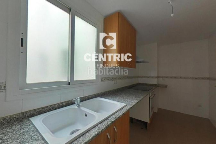 Dúplex piso espacioso con 4 habitaciones gran inversión ! en Terrassa
