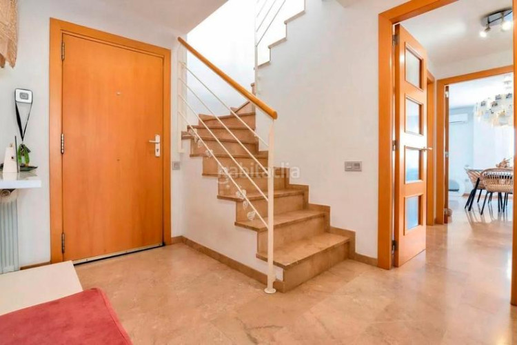 Dúplex en carrer de miquel vives 5 exclusivo duplex: salón-comedor, cocina, 4 habitaciones, 3 baños, terraza, pk y trastero en Terrassa