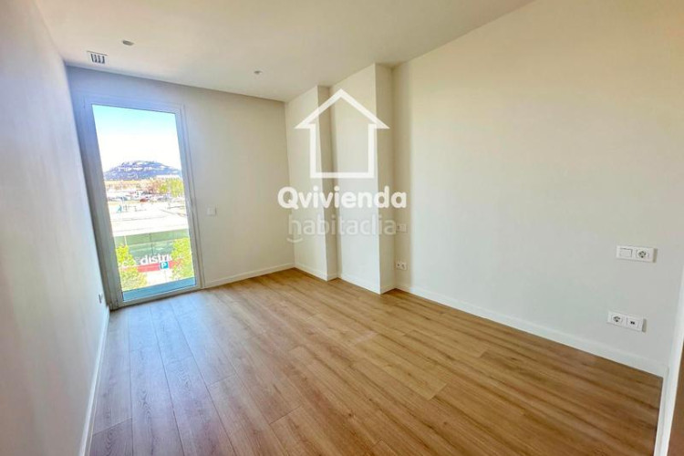 Piso  de 3 habitaciones con balcón en rbla francesc macià en Terrassa