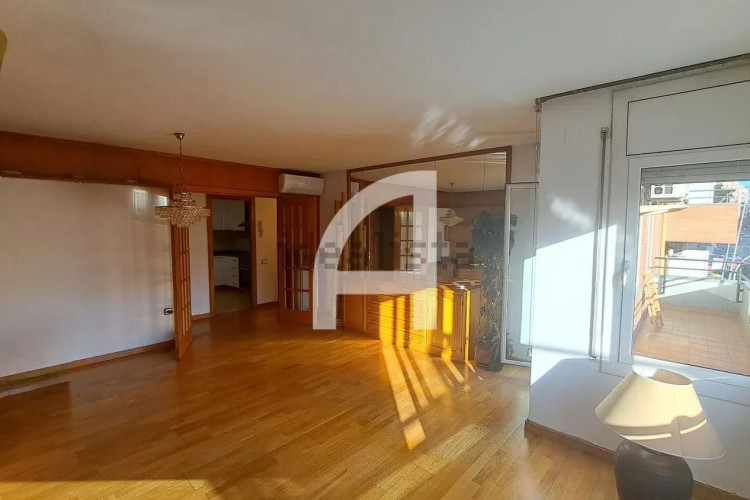 Piso en avenida de Josep Tarradellas