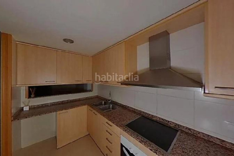 Piso errassa (barcelona). "okupado" (no se puede visitar ni hipotecar). en Terrassa