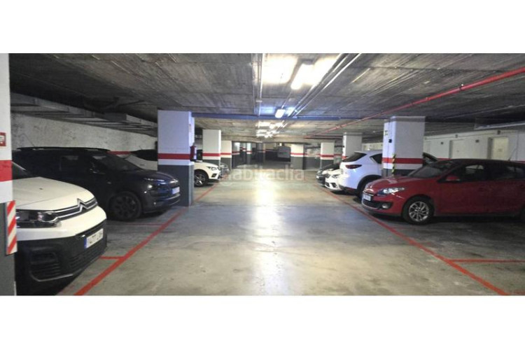 Piso torressana fantastico piso de 2 habitaciones con pk trastero con piscina comunitaria en Terrassa