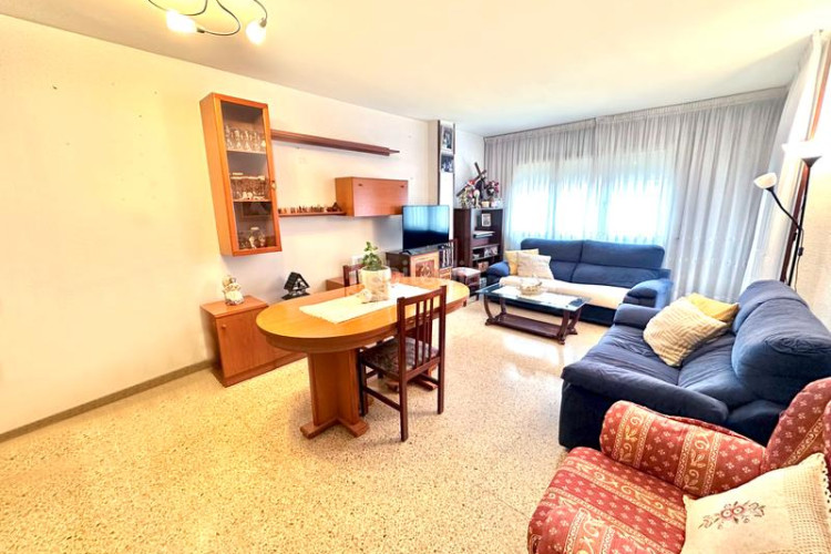 Piso  con 4 dormitorios y balcón en Sant Pere Nord Terrassa