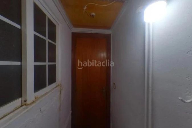 Piso (barcelona). "okupado" (no se puede visitar ni hipotecar). en Terrassa