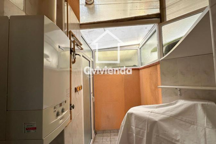 Piso  en planta baja de 3 habitaciones, todo exterior, La Cogullada en Terrassa