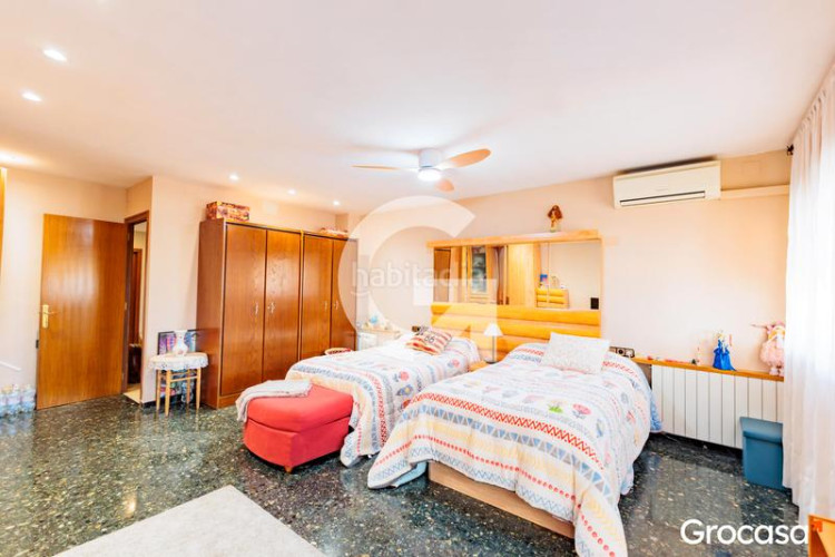 Casa amplia casa para dos familias en Les Arenes - La Grípia - Can Montllor Terrassa