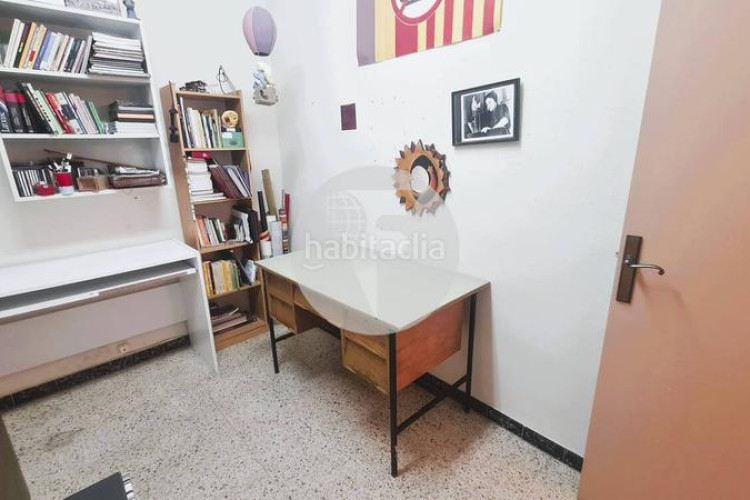 Piso amplio piso de 130 m con grandes posibilidades junto a plaza cataluña en Terrassa