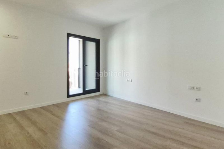 Dúplex duplex invertit obra nova de 160 m2 4 hab dobles i 4 terrasses al carrer transversal en Terrassa