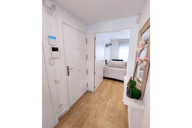 Piso  seminuevo junto a rambla, 3 habitaciones y pk opcional.. muy actual en Terrassa