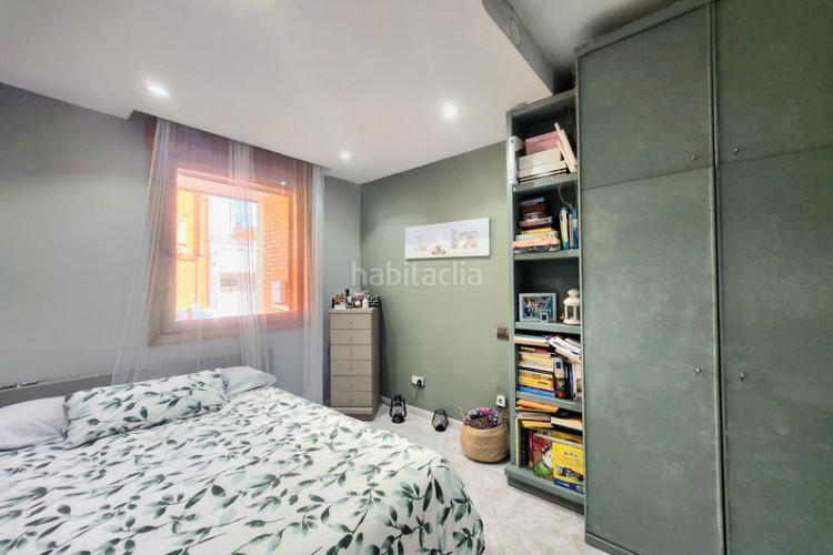 Piso con entrada independiente, terraza y parking en Terrassa
