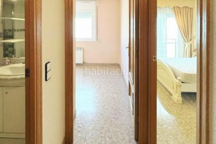 Dúplex  140 m2 de 4 hab mas estudio con 2 terrazas y parking en la plaça lluis companys en Terrassa